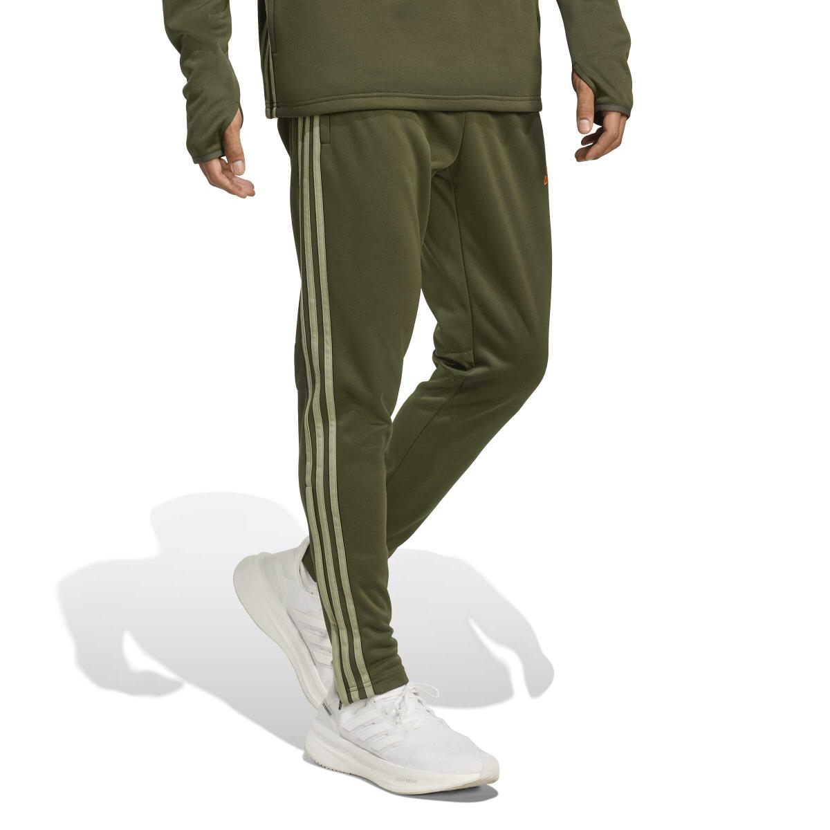 product/2/0/2025_09_adidas_jw4594_4_apparel_on_model_walking_view_white.jpg