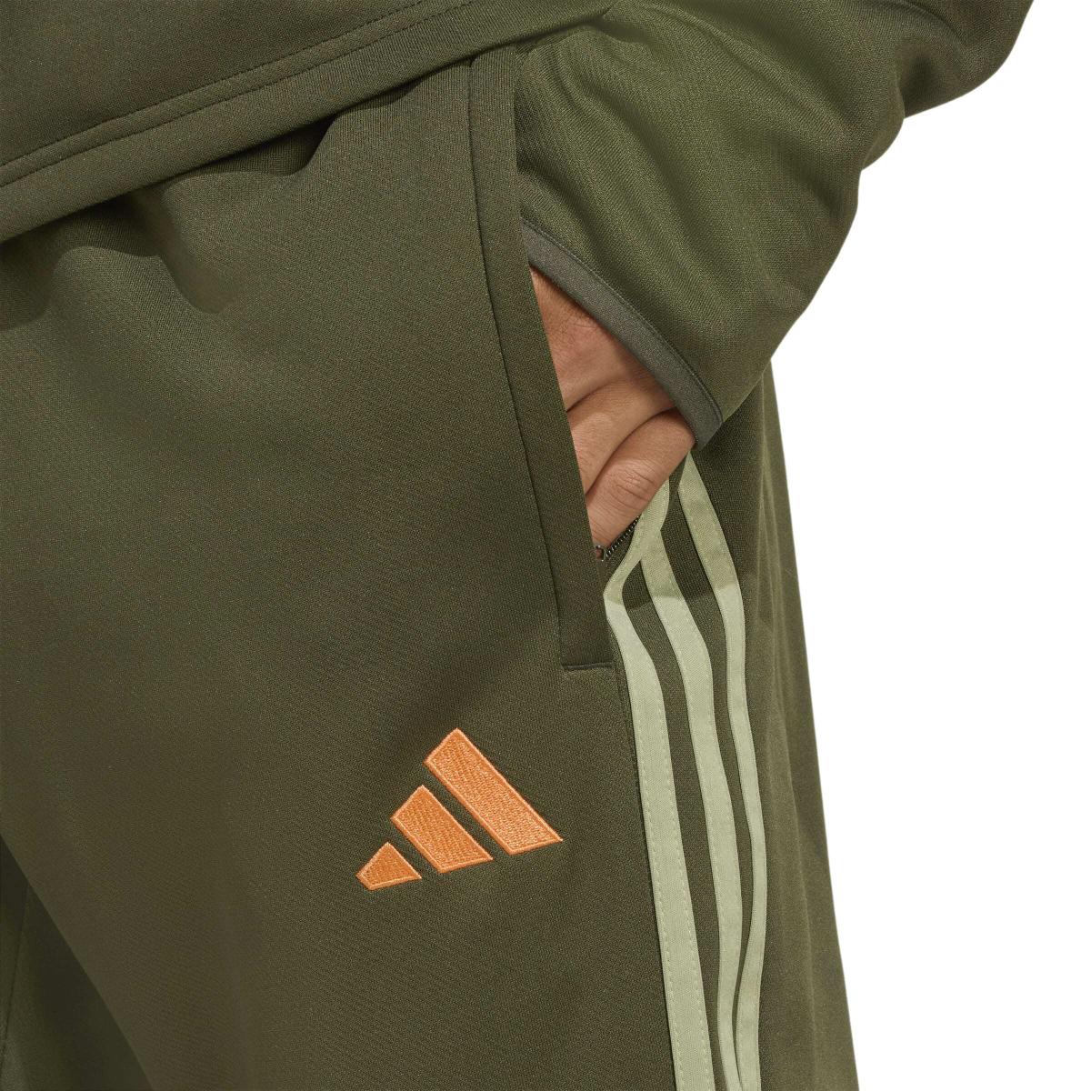 product/2/0/2025_09_adidas_jw4594_6_apparel_on_model_detail_view_1_white.jpg
