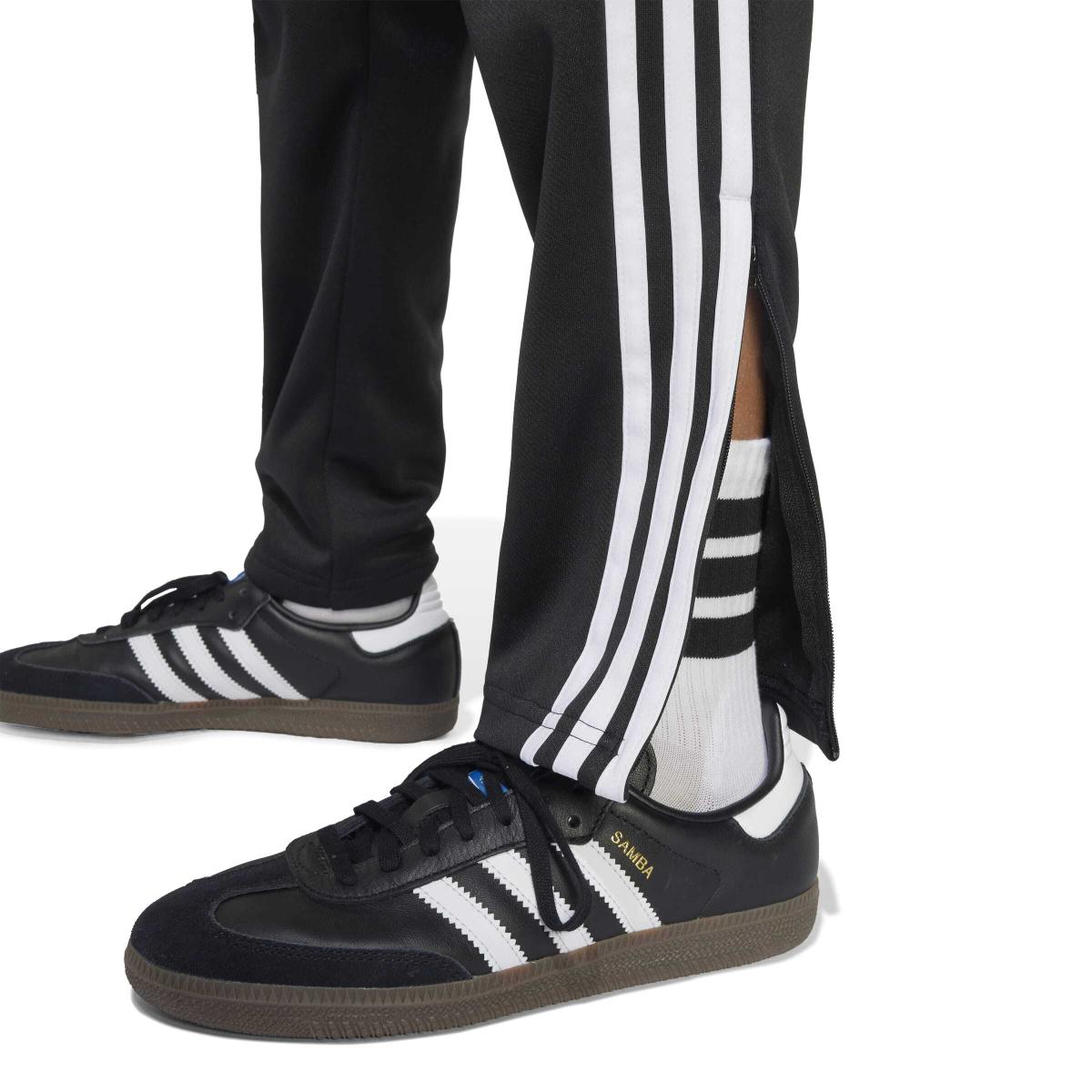 product/a/d/adidas_jn9468_5_apparel_on_model_detail_view_1_white.jpg