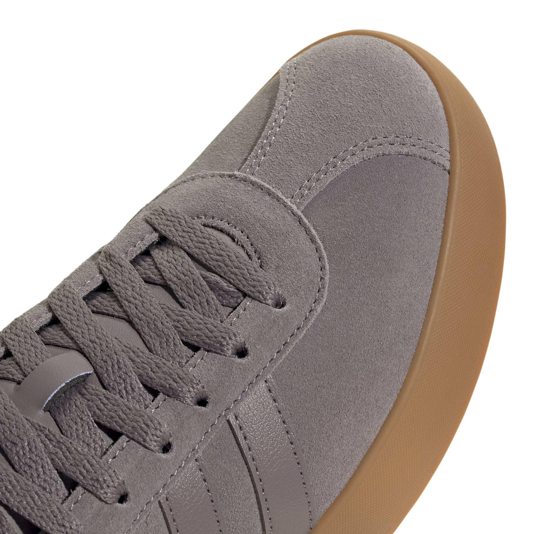 product/a/d/adidas_ih8911_8_footwear_photography_detail_view_1_white-nw091625.jpg