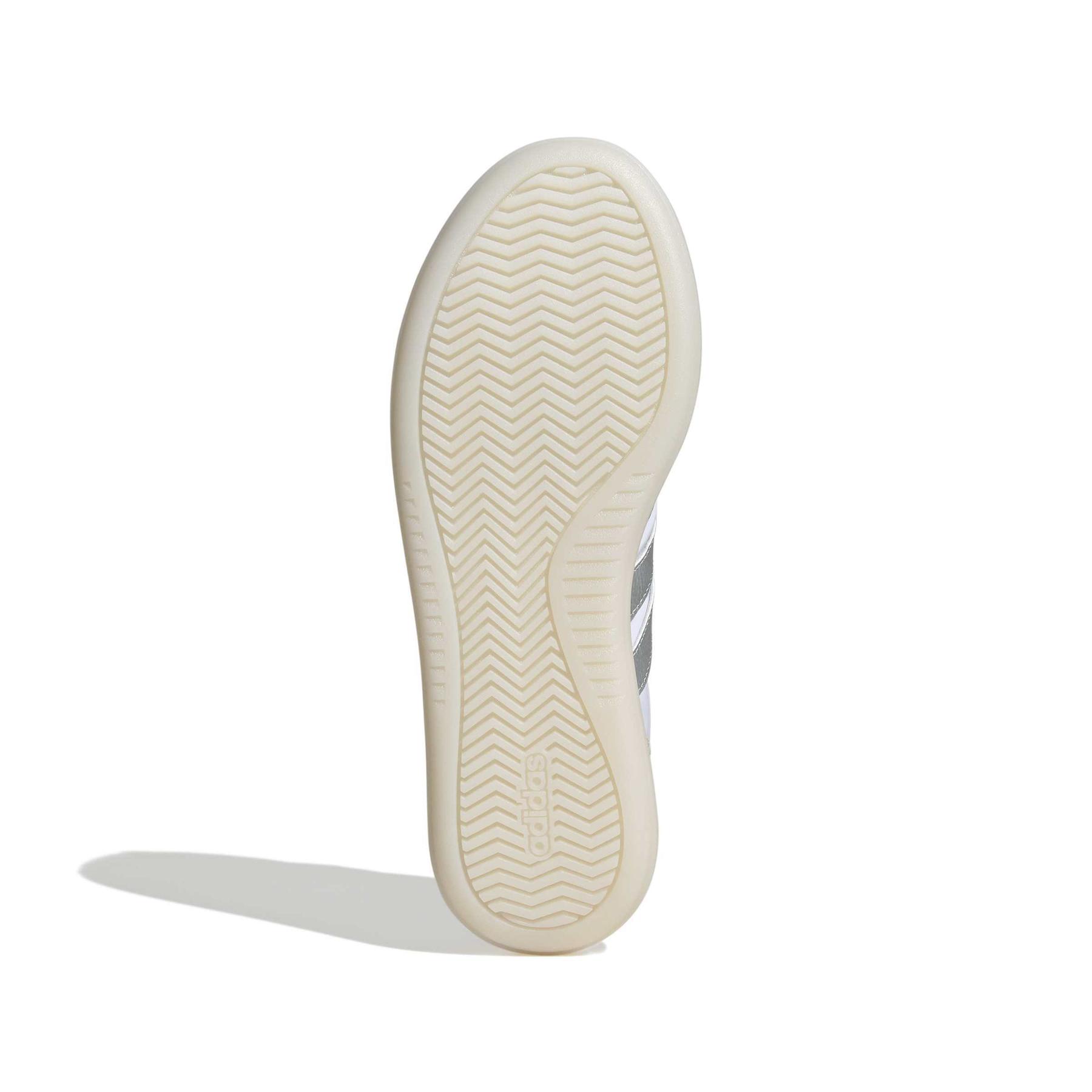 product/a/d/adidas_ji2321_4_footwear_photography_bottom_view_white-nw091625.jpg